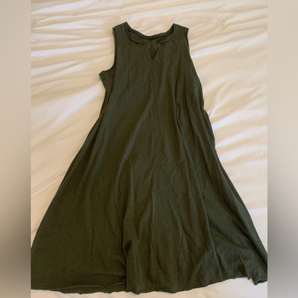 Green v neck dress